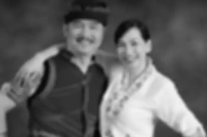 Huang Hua (kanan) bersama suaminya, Tjandra Budi Darmawan.