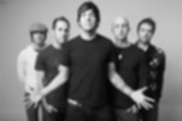 VIDEO Simple Plan Feat Jenna Tonight Alive McDougall Jet Lag