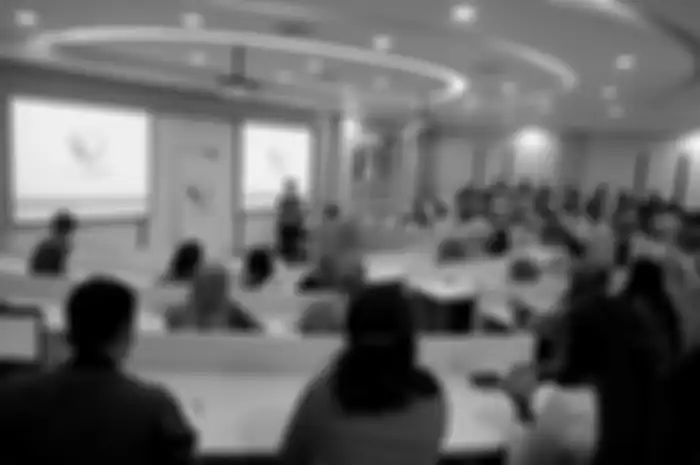 suasana perkuliahan jurusan Bisnis di Kampus IPMI 