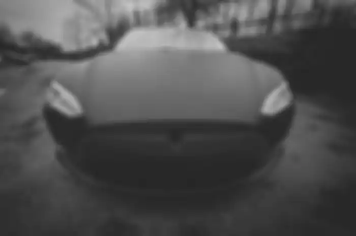 Mobil Tesla milik si Oli