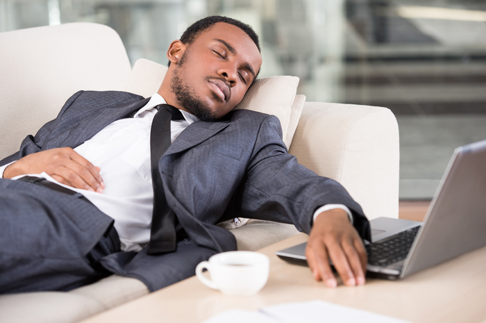 Manfaat tidur siang tidak hanya untuk mengembalikan energi yang hilang, tapi juga membuat merasa bahagia dan turunkan tekanan darah.
