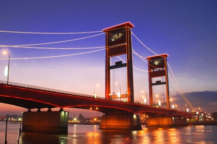 Jembatan Ampera dan kisah dongeng Pulau Emas.