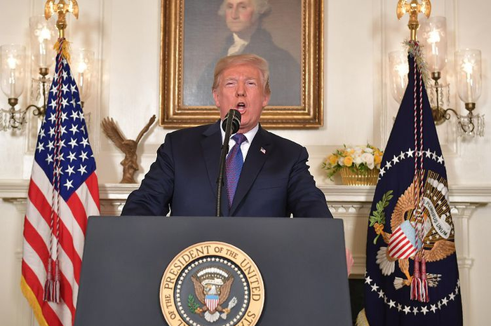 Donald Trump berpidato