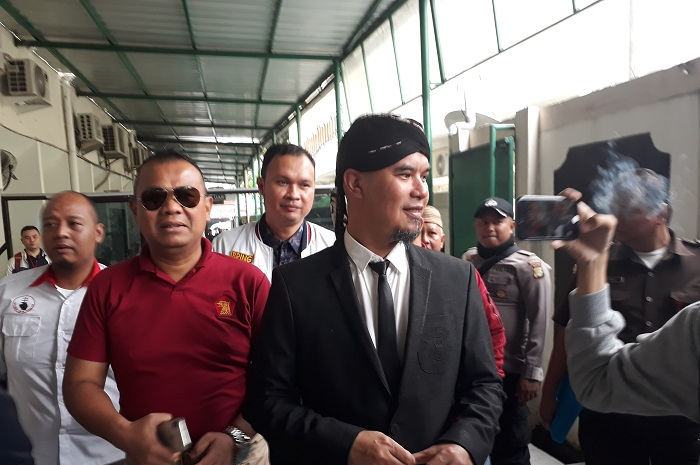 Musisi Ahmad Dhani saat menjalani sidang dalam kasus ujaran kebencian yang menjeratnya tahun 2018.