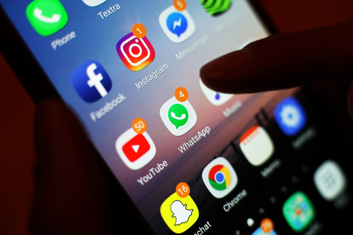 Agar tdiak dipolisikan seperti Ahmad Dhani, begini 5 etika menjadi netizen yang baik di internet atau media sosial.