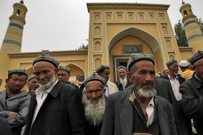 Suku Uighur mayoritas memeluk Islam.