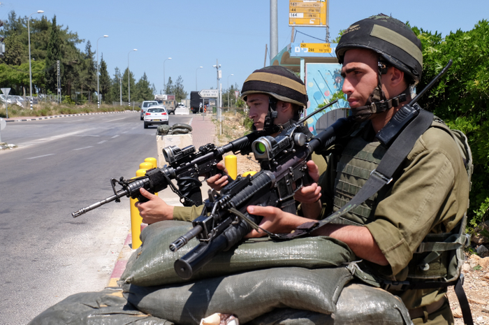 Mossad memiliki departemen yang mengkhususkan diri dalam pembunuhan, yang dikenal sebagai "bayonet atau belati".