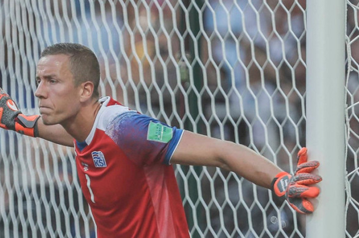 Kiper Utama Islandia yang Gagalkan Penalti Messi