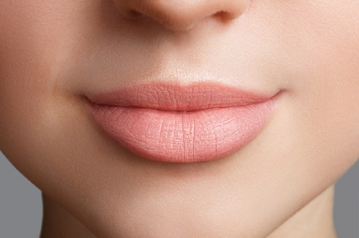 Perhatikan bentuk mulut, bibir, dan pipi Anda