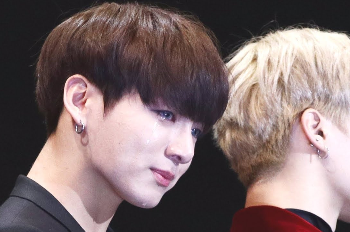 6 momen idol kpop menangis