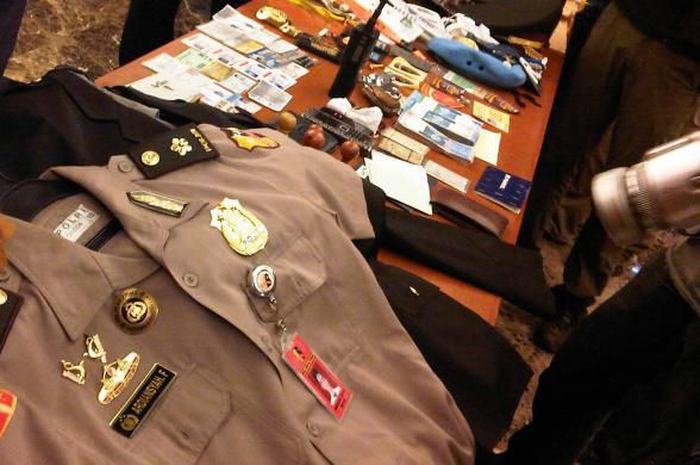 Polisi Palsu