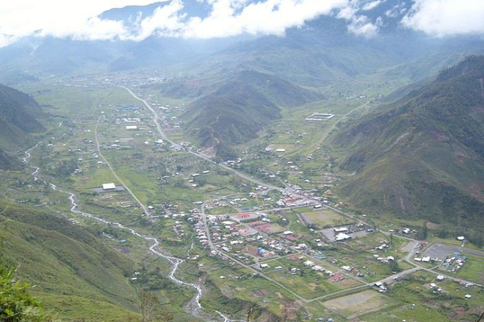 Kota Mulia berada di daerah Puncak Jaya Wijaya, Papua. Kota ini diberi gelar sebagai kota terdingin di Indonesia, lho. 