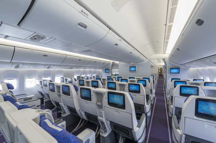 Kabin pesawat Boeing 777-300ER maskpai China Southern