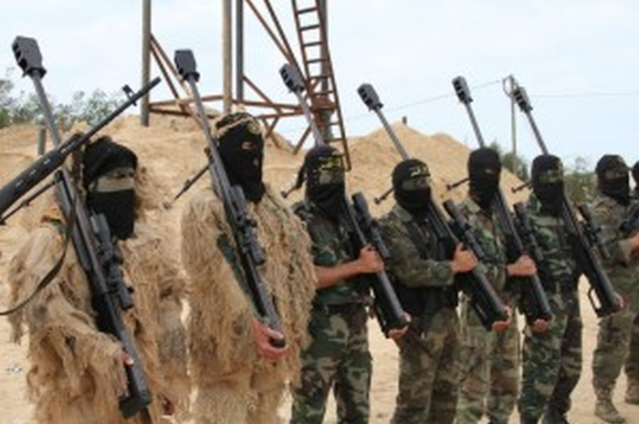 Sniper Hamas bersenjata senapan Sayad-2