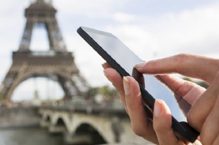 smartphone tahan lama untuk traveling