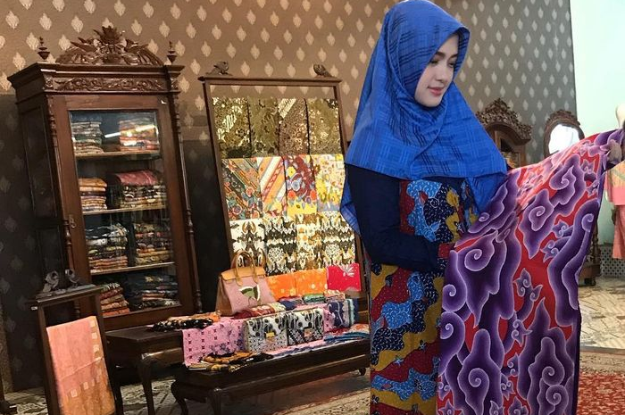 Pasangan suami-isri ini mengandalkan uang amplop kondangan pernikahan mereka sebagai modal membuka usaha.