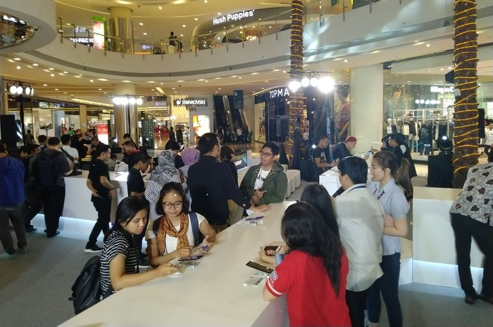Suasana Trade In Oppo Find X di Central Park (8/8)