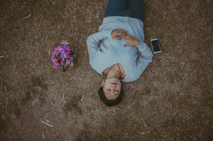 Tidur dengan handphone
