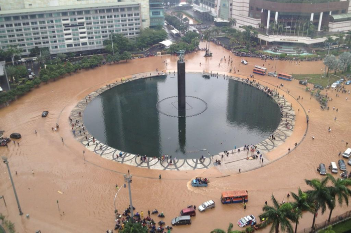 banjir bundaran HI tahun 2013