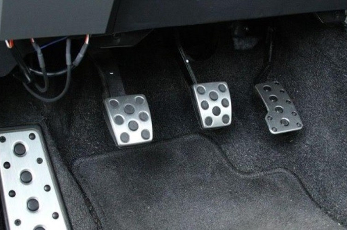 Ini Dia Teknik Pengereman Mobil saat Lalin Padat
