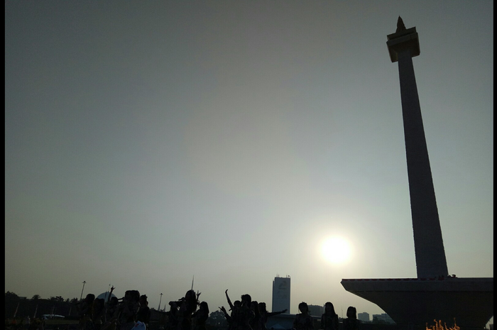Siluet JKT48 di Monas