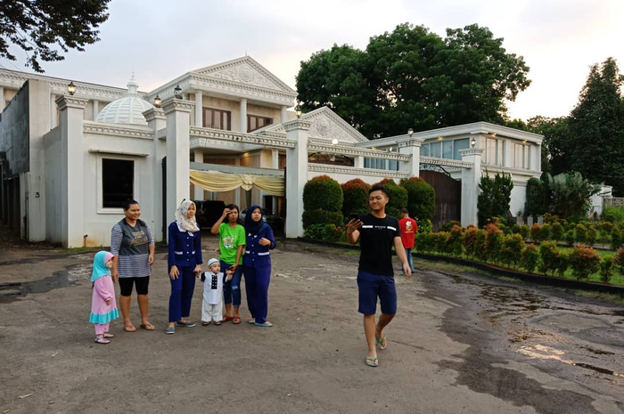 Rumah keluarga Anang Hermansyah