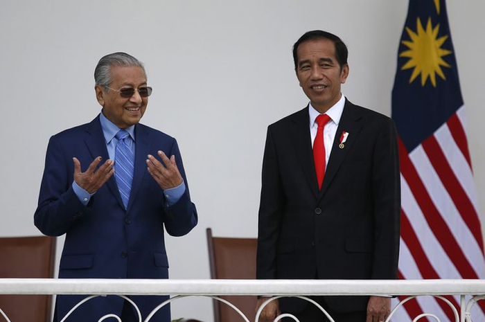 Perdana Menteri Malaysia Mahathir Mohammad  dan Presiden RI Joko Widodo.