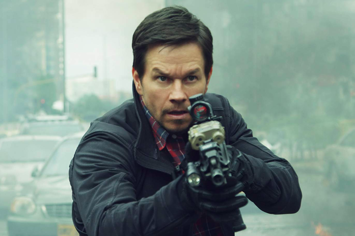 Mark Wahlberg dalam salah satu adegan di Mile 22