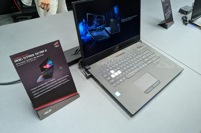 ROG Strix Scar II GL704, Laptop gaming dengan spek tercanggih dan layar 17 inci