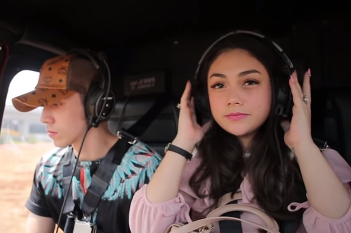 Celine Evangelista dan Stefan William saat pertama naik helikopter