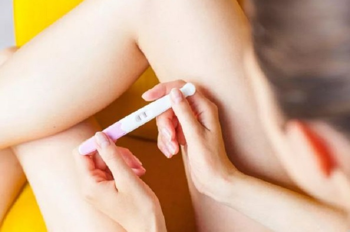 dikira sakit perut, kondisi di dalam ovarium bicah ini ternyata menakutkan, mengalami kondisi langka sampai mengandung anak di ovariumnya