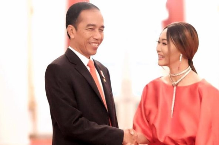 Inul Daratista saat diberi kesempatan untuk berkunjung ke Istana Negara dan bertemu langsung dengan 