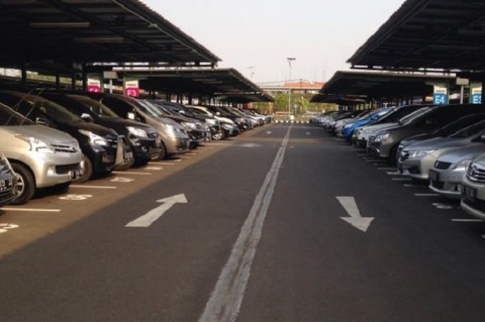 Pemerintah Kota Depok mengusulkan agar warga Depok yang memiliki kendaraan roda empat atau mobil punya garasi sendiri.