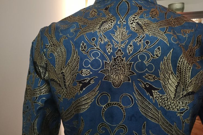Batik dengan motif Mickey Mouse