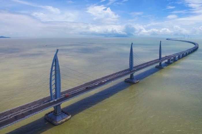 Jembatan mega proyek China.