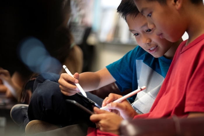 Inisiatif pendidikan digital Apple, Everyone Can Create yang sebelumnya disebarkan di sekolah terpilih kini bisa digunakan untuk khalayak umum.
