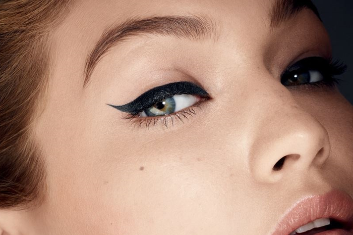 Gigi Hadid winged eyeliner