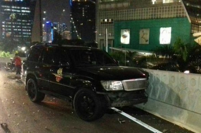 Mobil yang dikendarai Marko Simic mengalami kecelakaan di daerah Semanggi, Jakarta Selatan pada Senin malam (1/10).