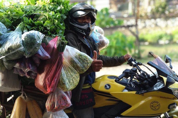 Ilustrasi Tukang Sayur Keliling