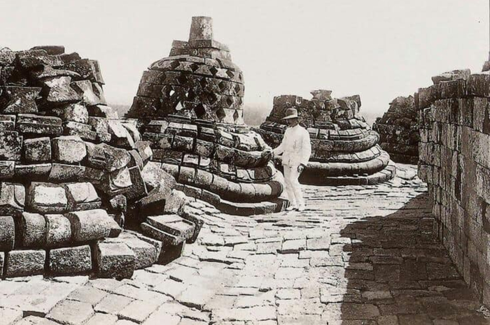 (Ilustrasi) Kondisi Candi Borobudur saat Pertama Kali Ditemukan