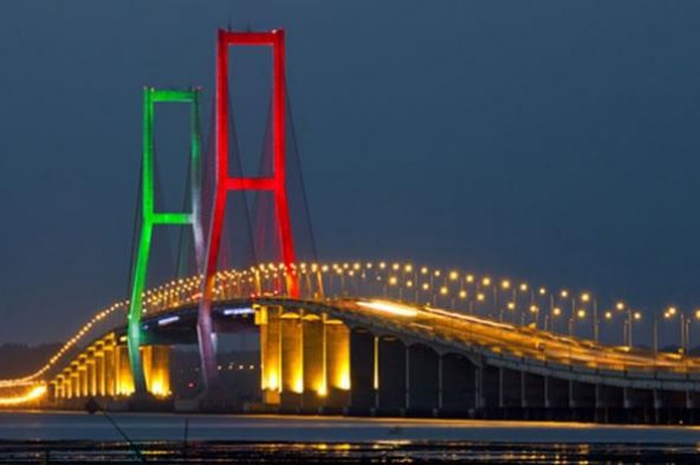 Jembatan Suramadu