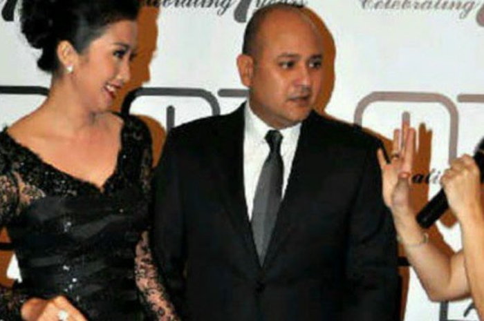 Desy Ratnasari dan Irwan Mussry