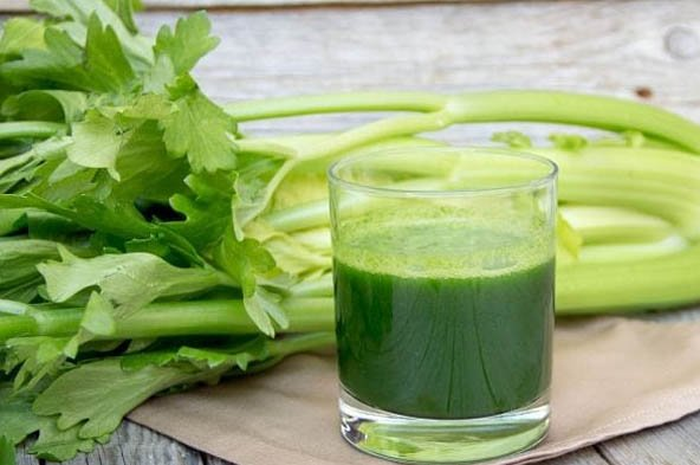 Wanita ini minum jus seledri saat perut masih kosong selama seminggu, perubahan ini terjadi pada tubuhnya. Mau coba?