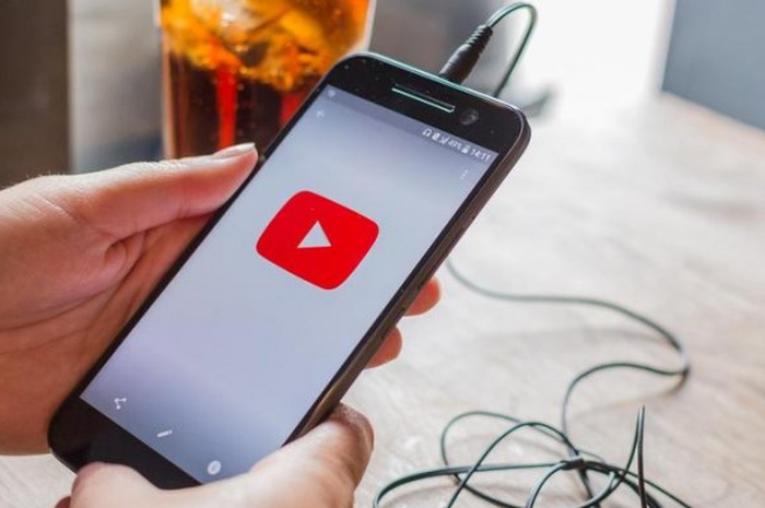 Terapkan Cara ini Biar Hape Nggak Gampang Lowbat Saat Nonton Youtube