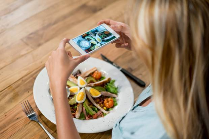 memfoto makanan