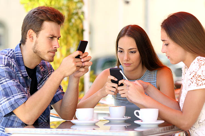 Ilustrasi kecanduan smartphone