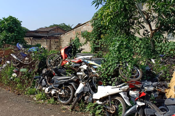 Motor hasil tilang yang berada di Teluk Pucung, Bekasi