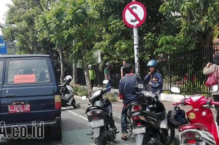 Ilustrasi rambu lalu lintas dilarang berhenti