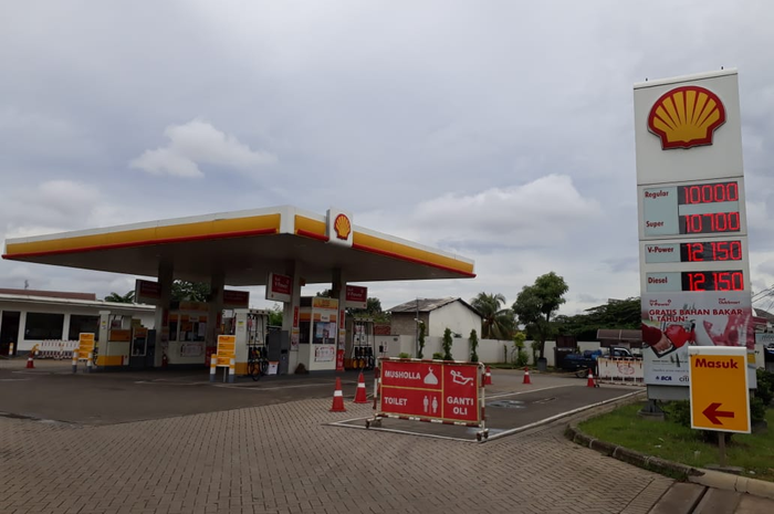 Ilustrasi SPBU Shell.  Ternyata tidak hanya Pertamax, Harga BBM Shell juga ikut naik mulai Rp 16.000 per liter terhitung 2 April 2022.