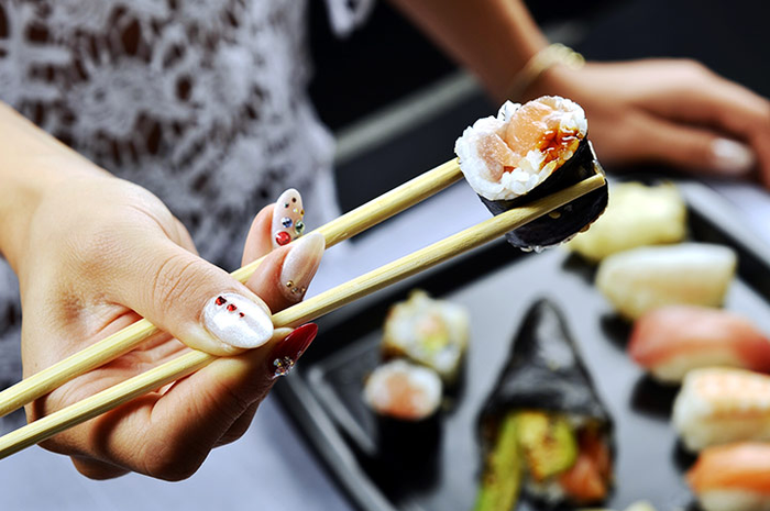 Cara makan sushi dengan benar
